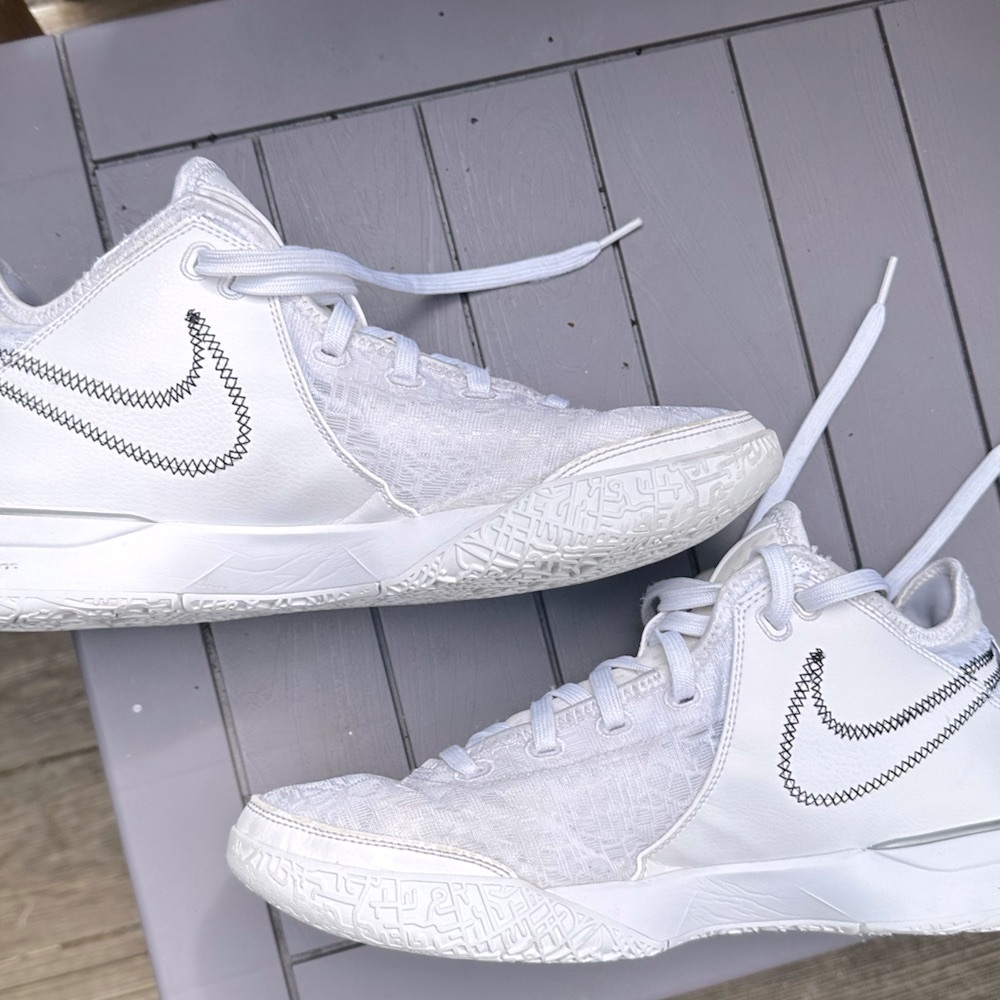 Nike Zoom LeBron NXXT Gen
White - Picture 2 of 4